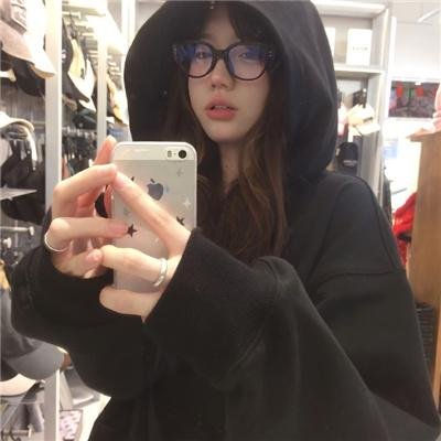 不动声色的柏田小姐与喜形于色的太田君